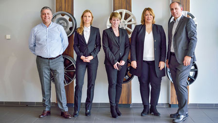 Partner bei SZFG und Maxion Foto der beteiligten Personen bei Maxion und Salzgitter Flachstahl.